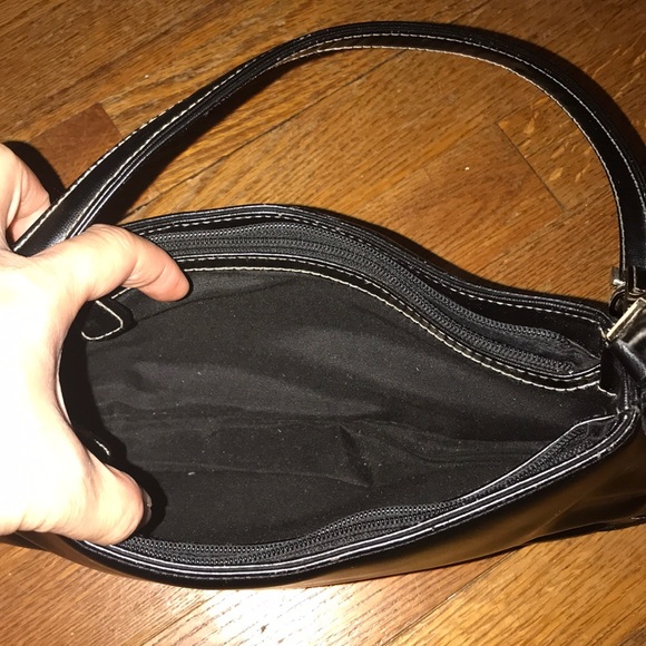 Liz Claiborne Black Leather Shoulder Bag - Picture 6 of 8